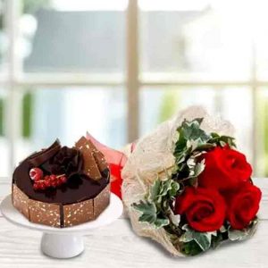 Red Roses & Half Kg Fudge Cake