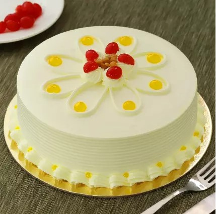 Half Kg Round Shape Butterscotch Cake for Celebration #31557 | Buy Cakes &  Chocolates Online