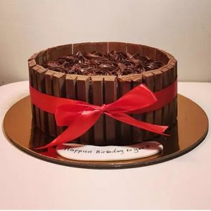 Kitkat Boundary Chocolate Cake- Half Kg