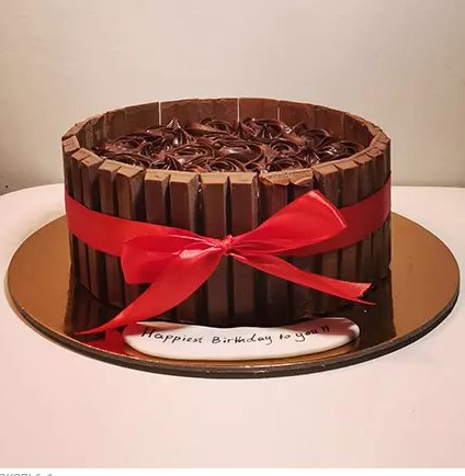 Kitkat Boundary Chocolate Cake- Half Kg